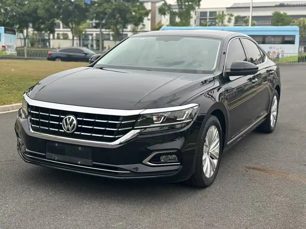 Volkswagen Passat 2019 — фото 1