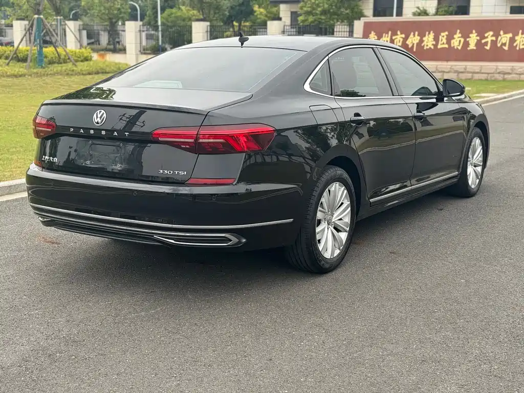 Volkswagen Passat 2019 — фото 16