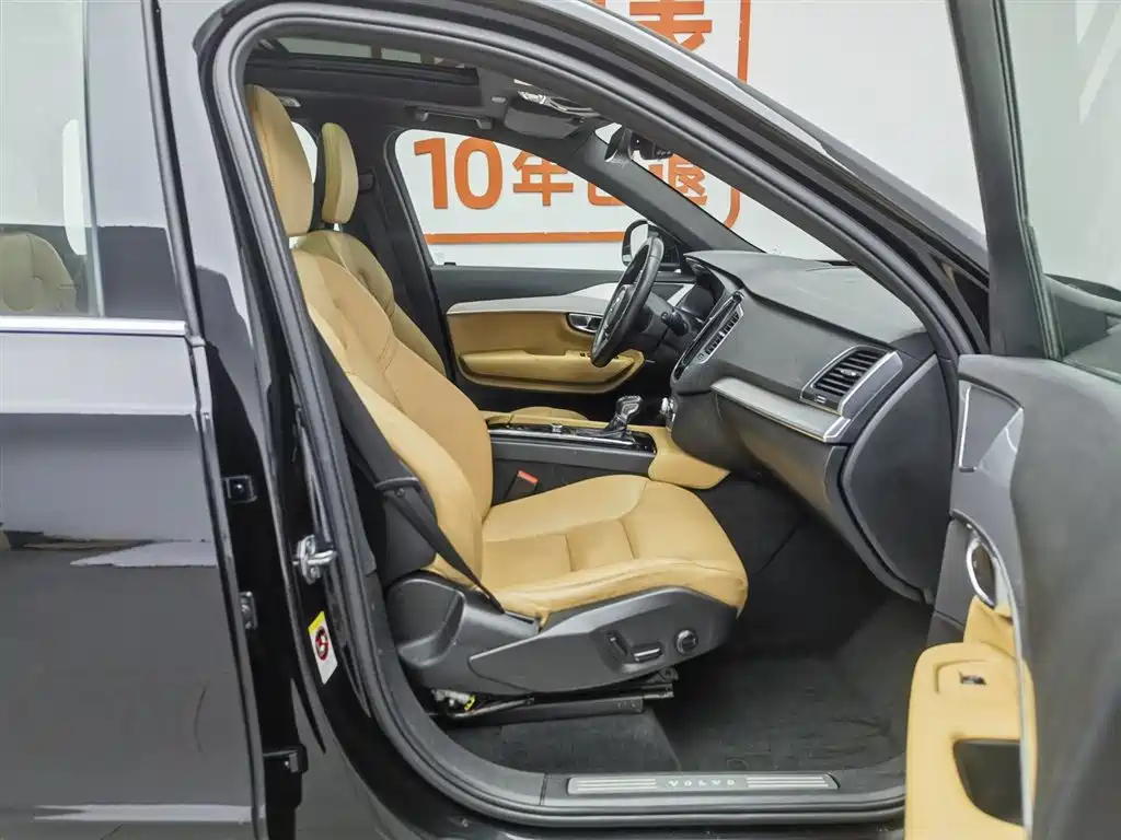 Volvo XC90 2018 — фото 23