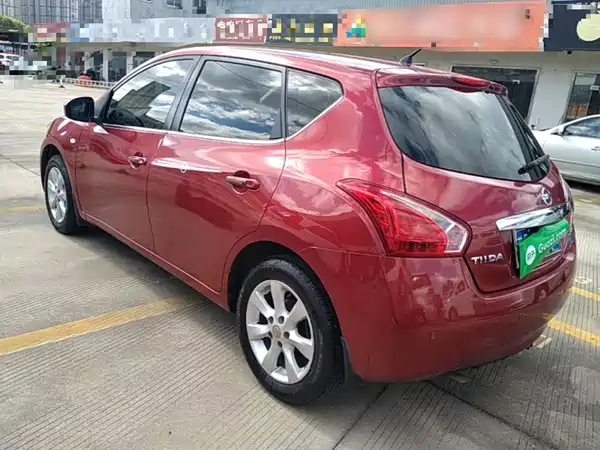 Nissan Tiida 2015