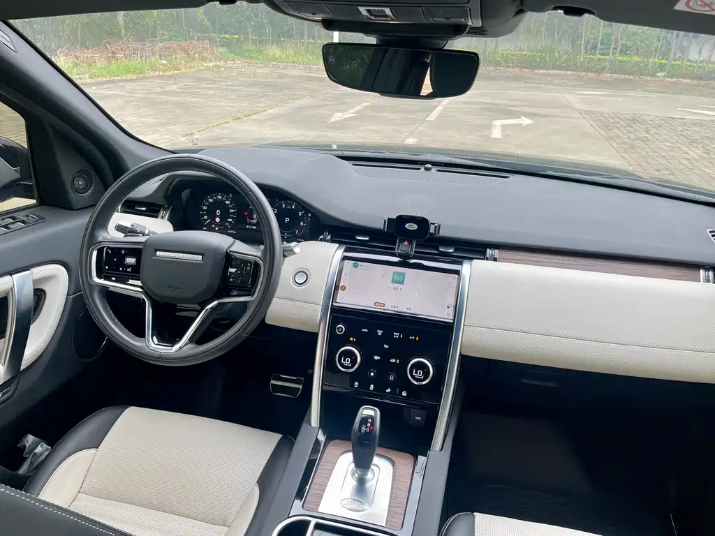 Land Rover Discovery Sport 2023 — фото 10