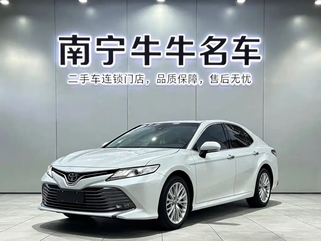 Toyota Camry 2021 — фото 1