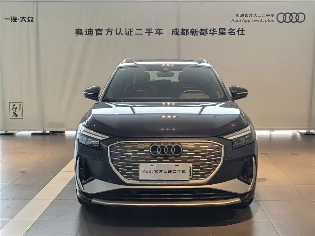 Audi Q4 e-tron 2025 — фото 2