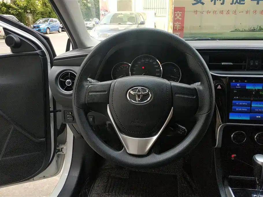 Toyota Corolla 2018 — фото 15