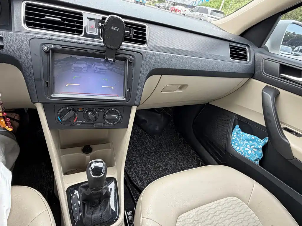 Skoda Rapid 2017 — фото 16