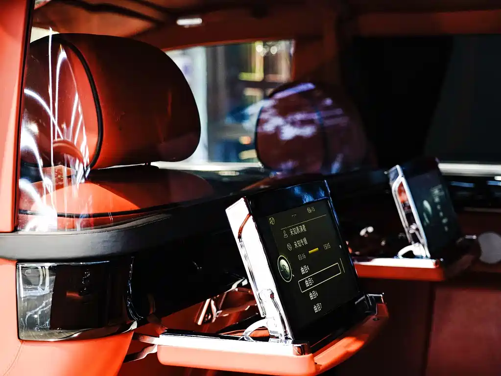 Rolls-Royce Phantom 2014 — фото 19