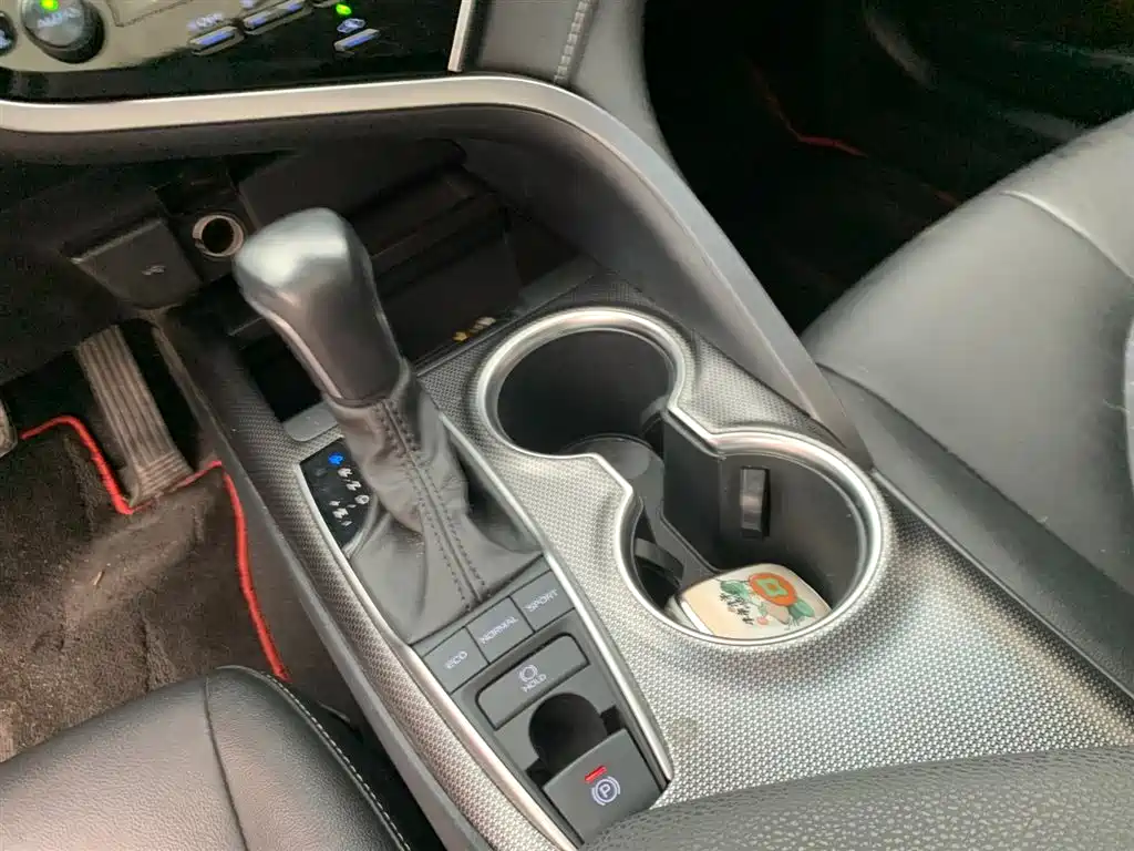 Toyota Camry 2022 — фото 13