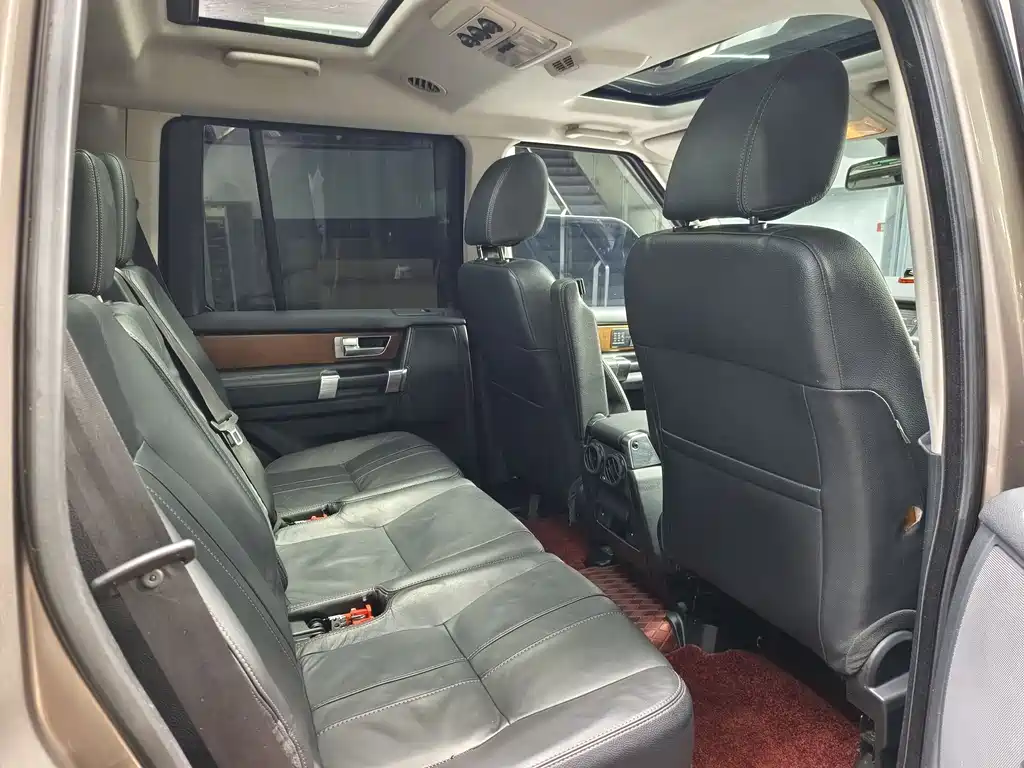 Land Rover Discovery 2016 — фото 11