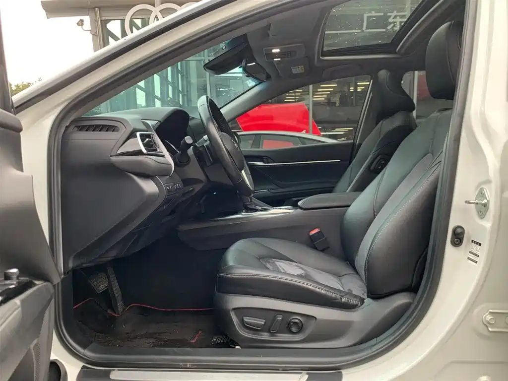 Toyota Camry 2022 — фото 10