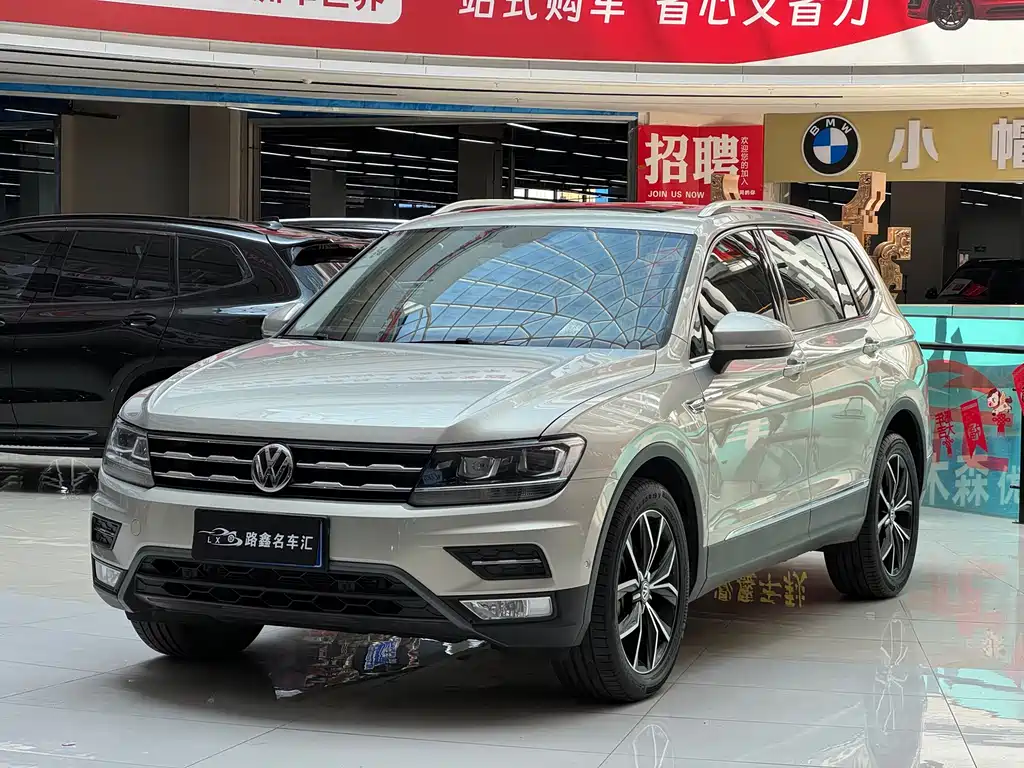 Volkswagen Tiguan L 2019 — фото 1