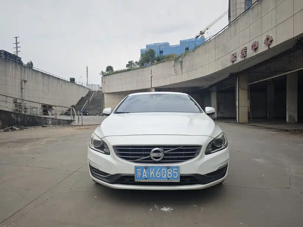 Volvo S60 2015 — фото 2