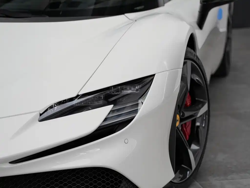 Ferrari SF90 2025 — фото 15