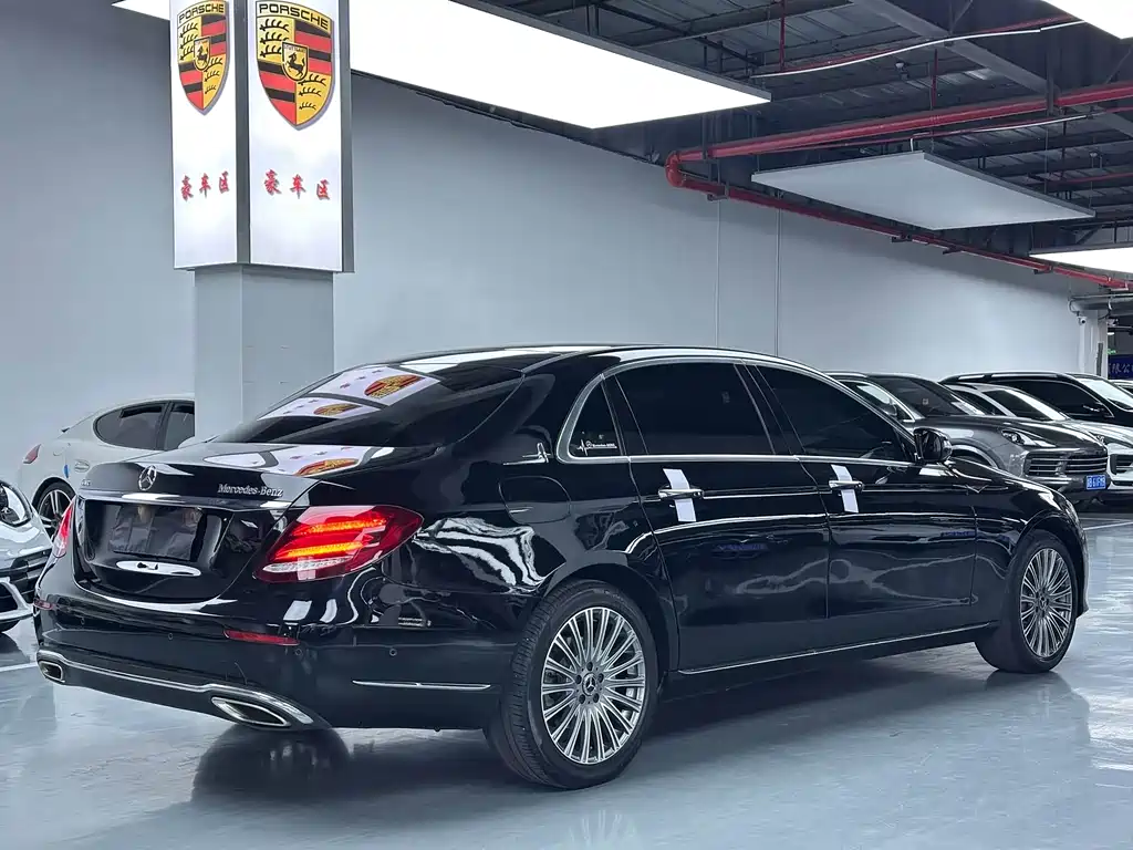 Mercedes-Benz E-Class 2019 — фото 18