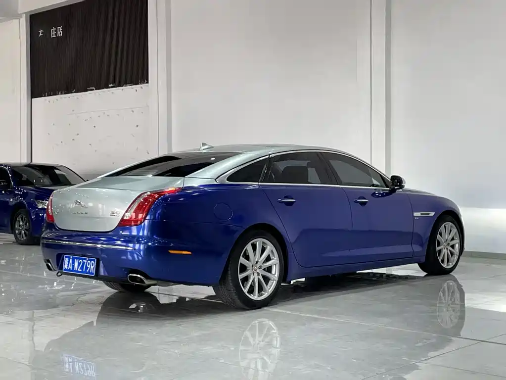 Jaguar XJ 2015 — фото 9