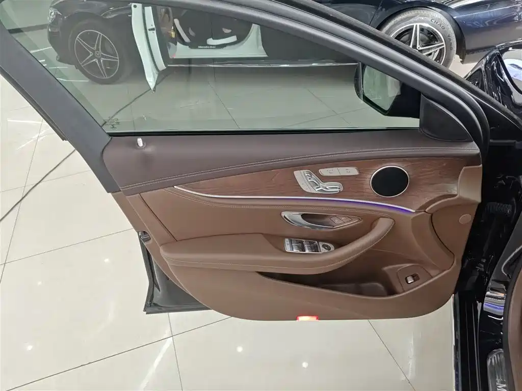 Mercedes-Benz E-Class 2022 — фото 17
