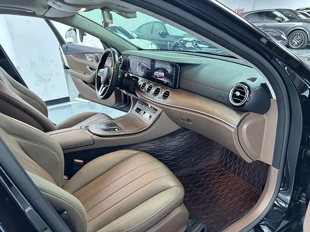 Mercedes-Benz E-Class 2019 — фото 16