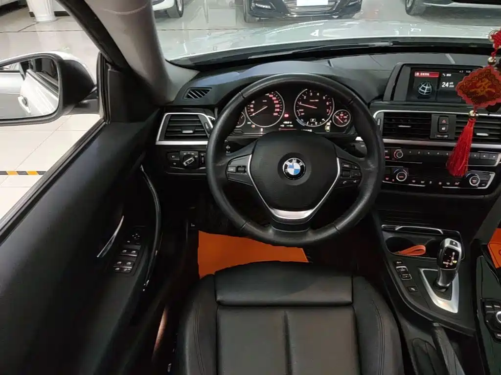 BMW 3 Series GT 2018 — фото 11