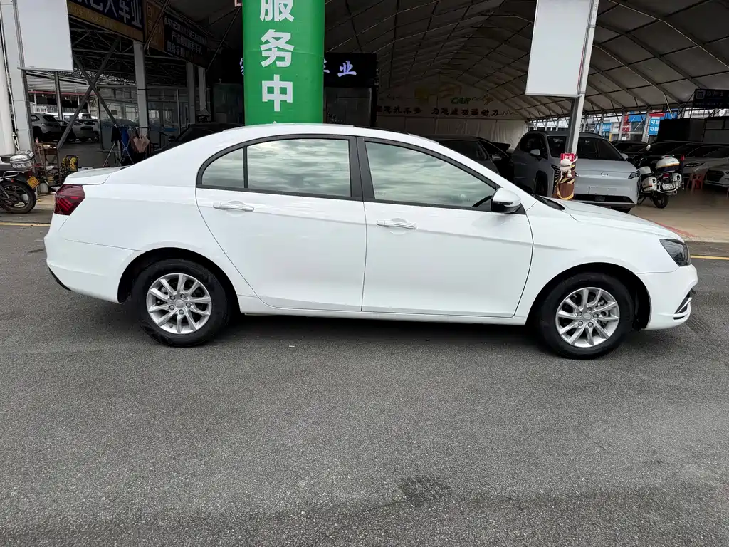 Geely Emgrand 2020 — фото 16