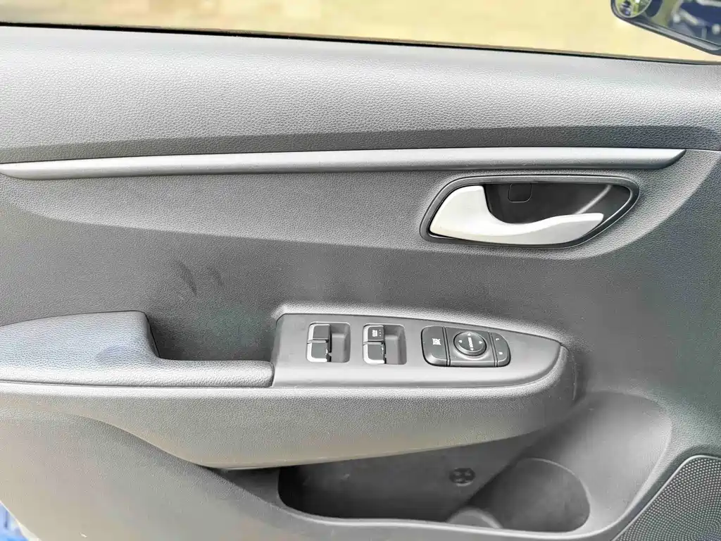 Kia K2 2017 — фото 10