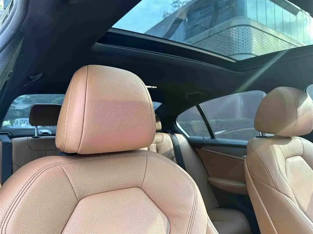 BMW 5 Series 2018 — фото 21
