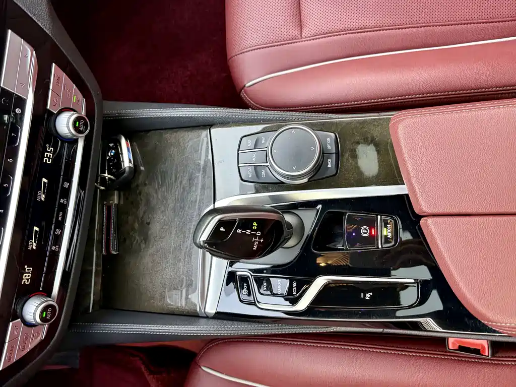 BMW 5 Series 2022 — фото 11