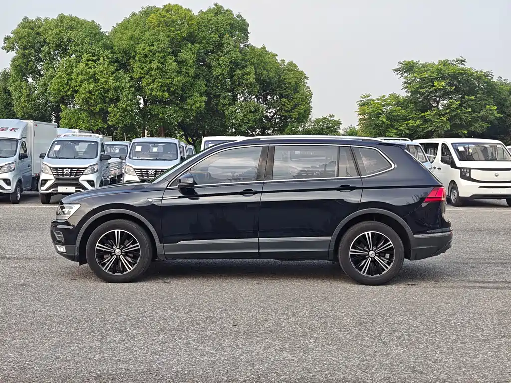 Volkswagen Tiguan L 2020 — фото 11