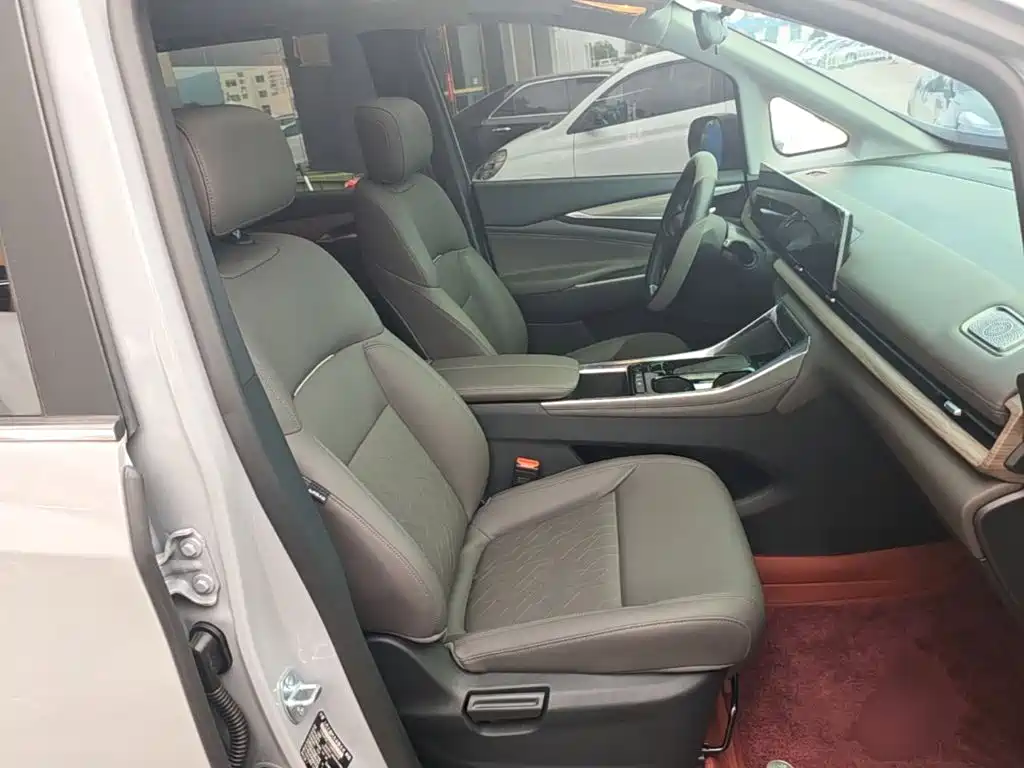 Maxus G50 PHEV 2025 — фото 25