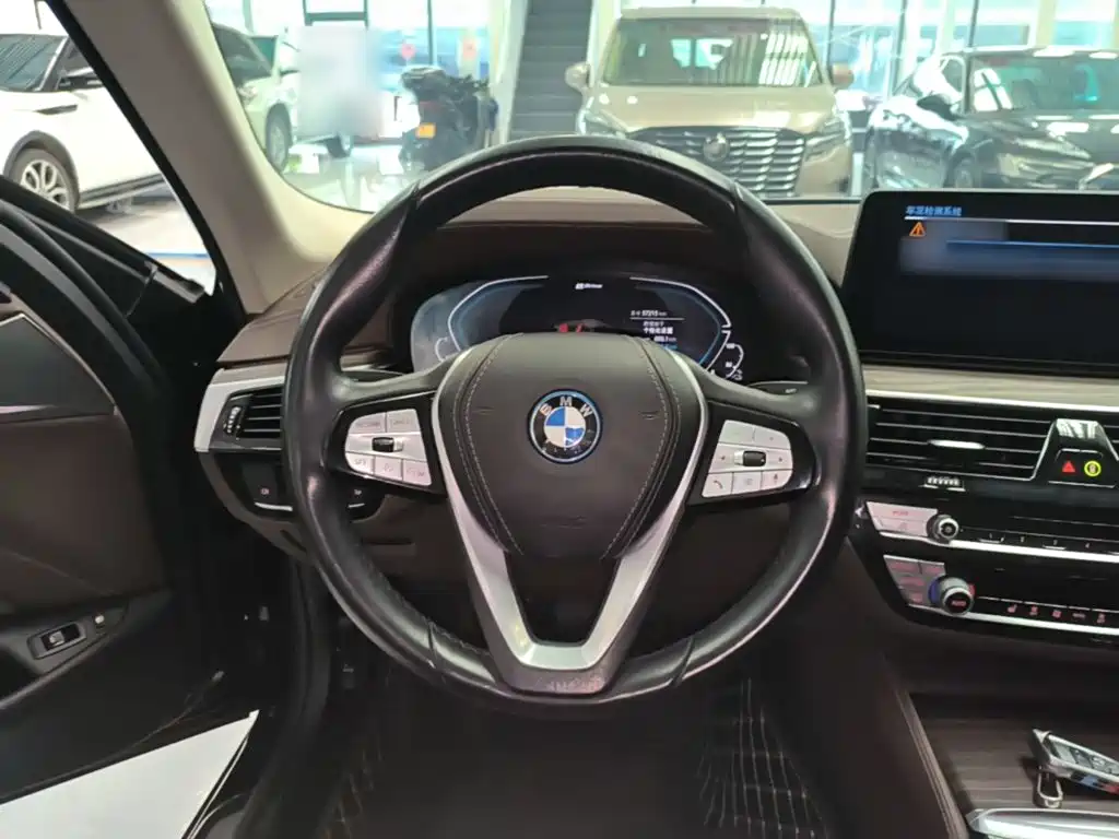 BMW 5 Series New Energy 2022 — фото 11