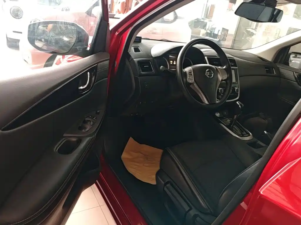 Nissan Tiida 2018 — фото 16