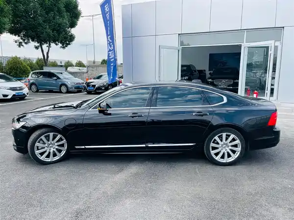 Volvo S90 Plug-In Hybrid 2019