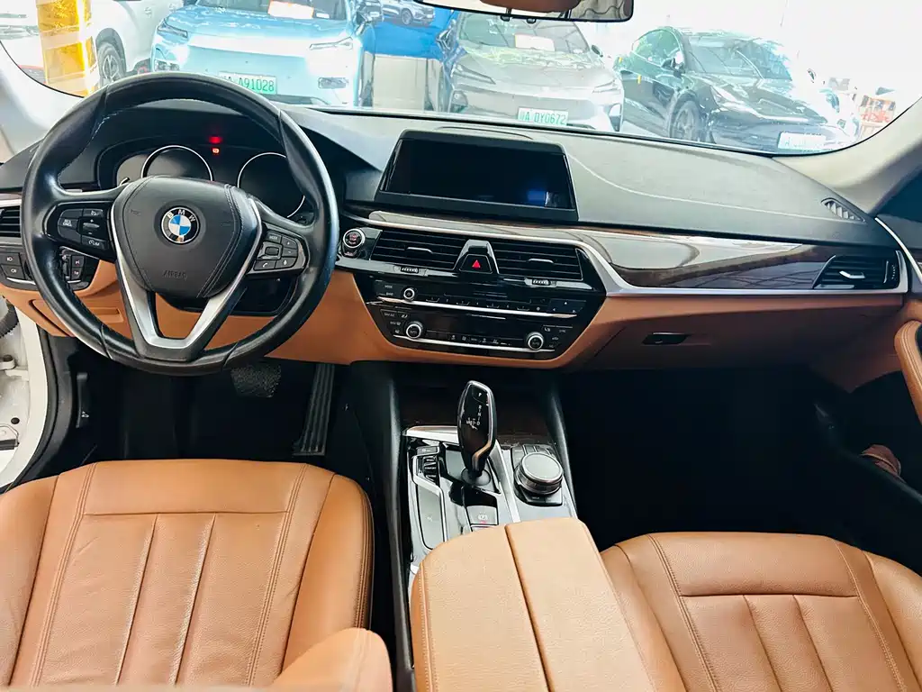 BMW 5 Series 2017 — фото 7