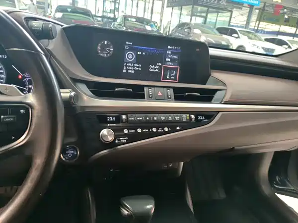 Lexus ES 2020