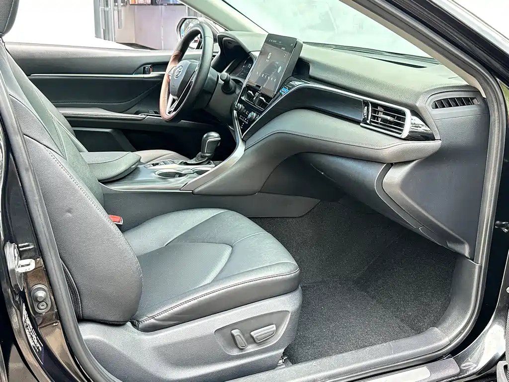Toyota Camry 2022 — фото 18