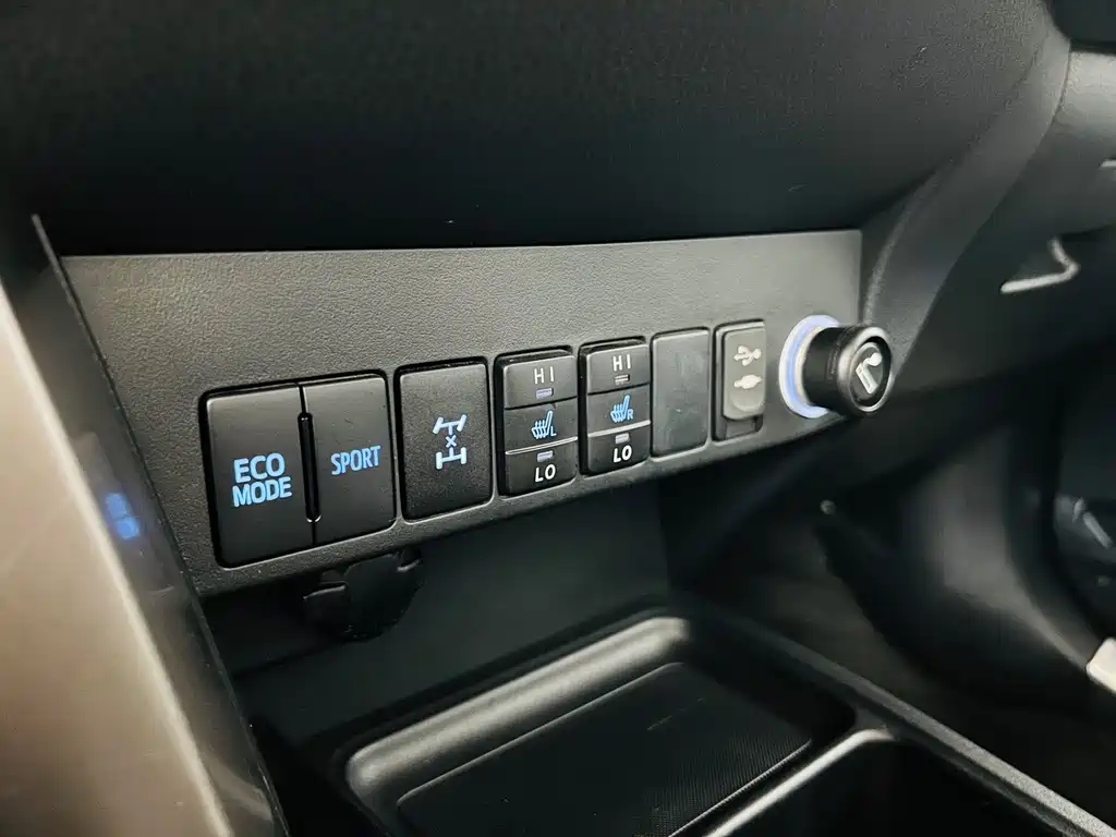 Toyota RAV4 2016 — фото 15