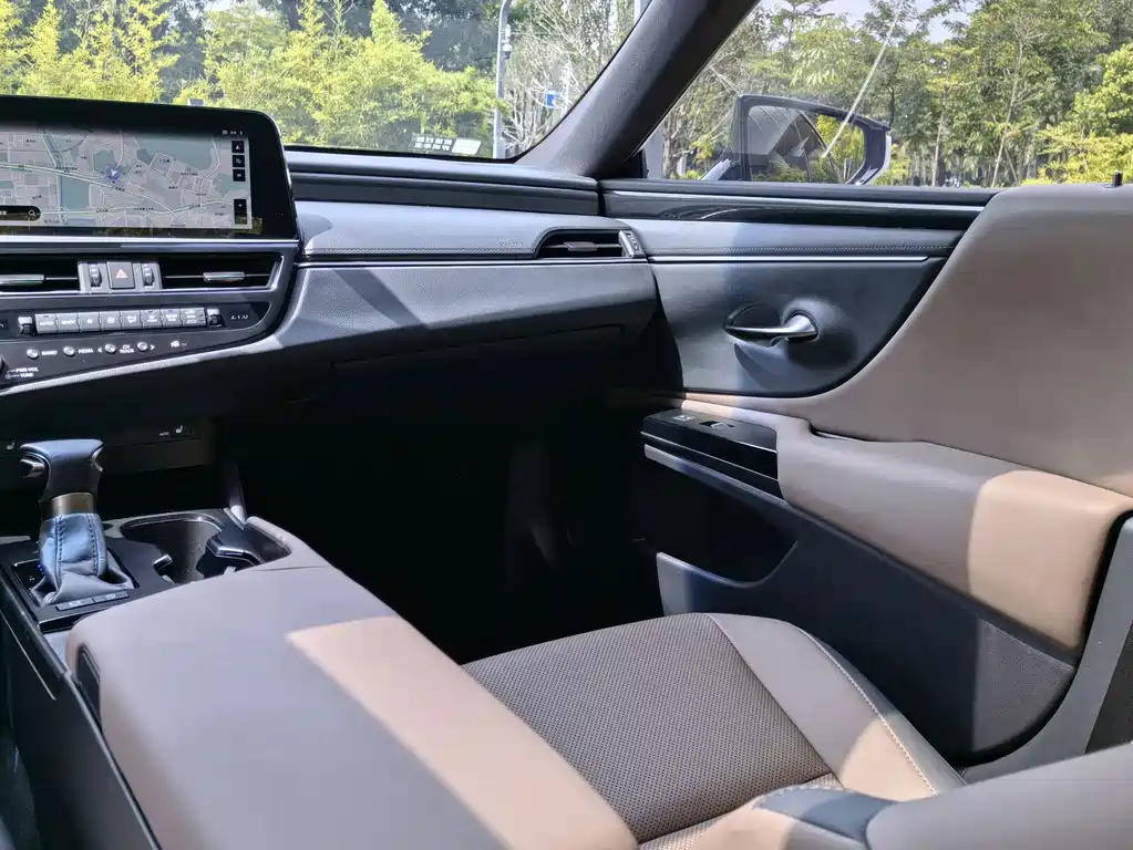 Lexus ES 2023 — фото 13