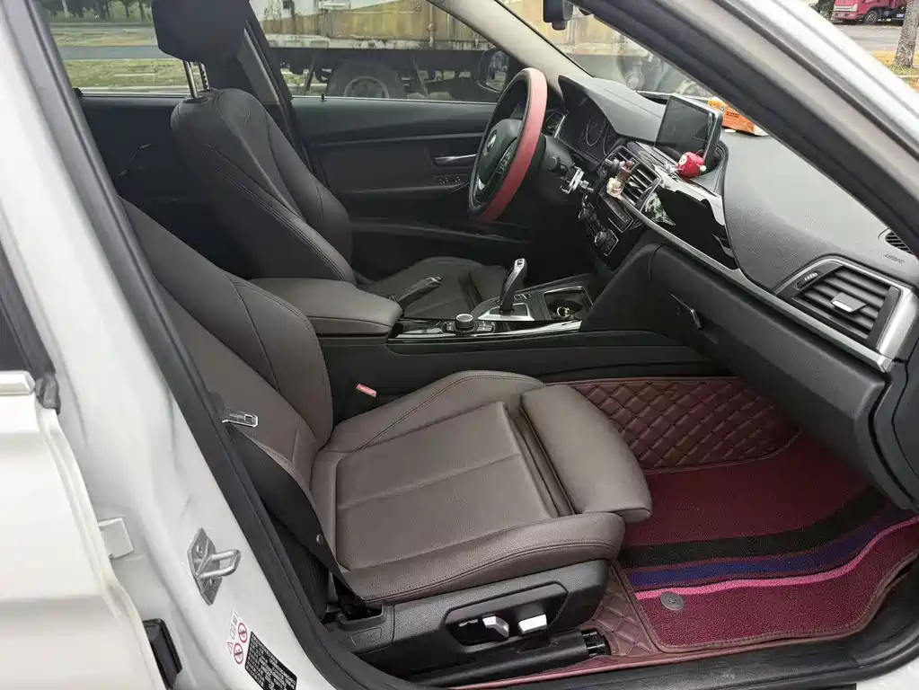 BMW 3 Series 2018 — фото 15