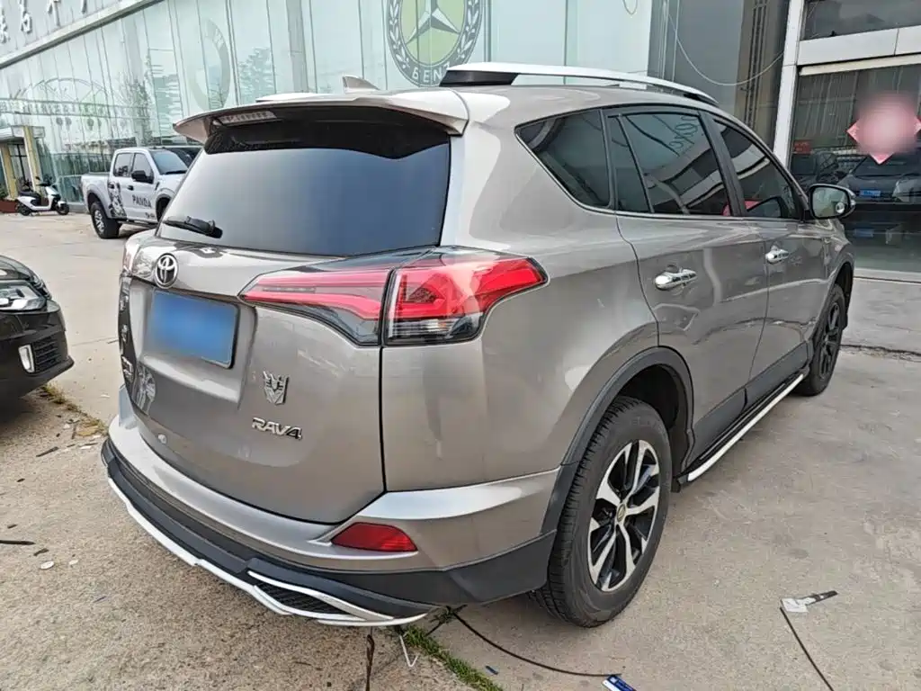 Toyota RAV4 2017 — фото 7