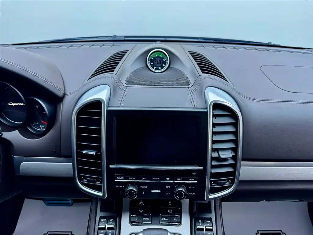 Porsche Cayenne 2013 — фото 14