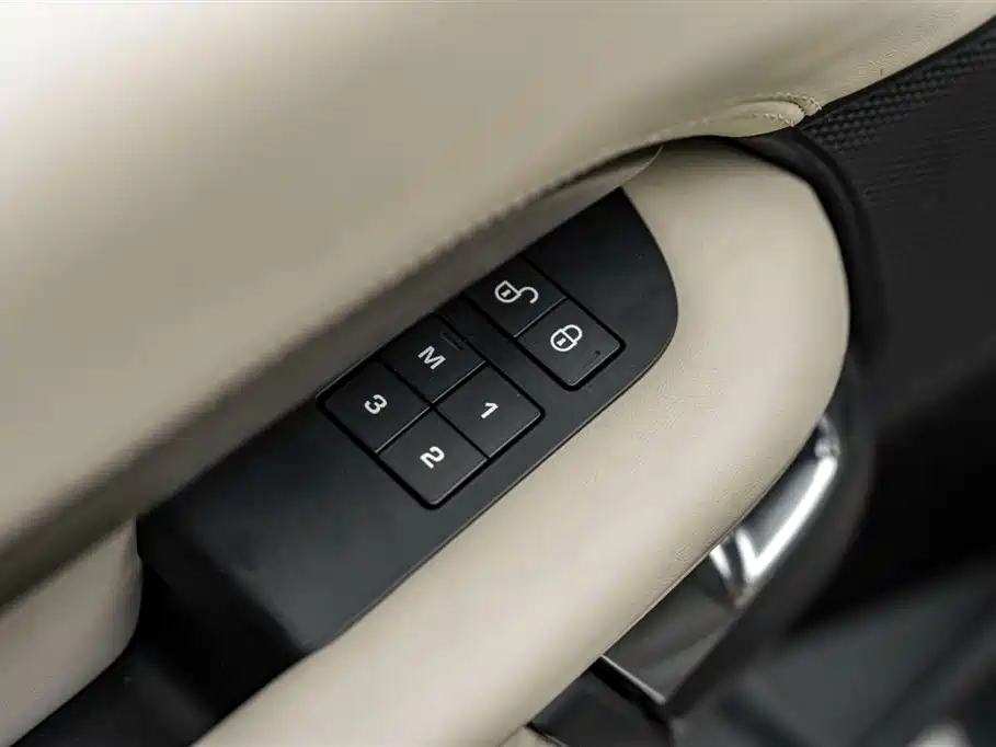Land Rover Discovery 2019 — фото 19