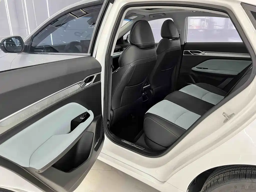 Geely Emgrand L 2022 — фото 13