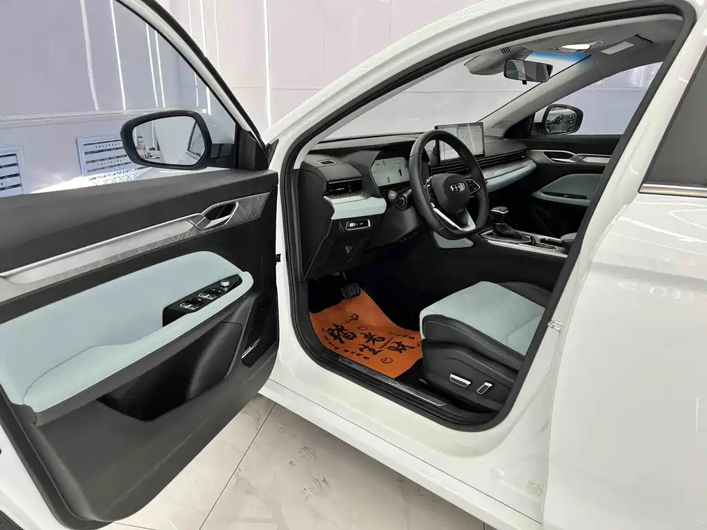 Geely Emgrand L 2022