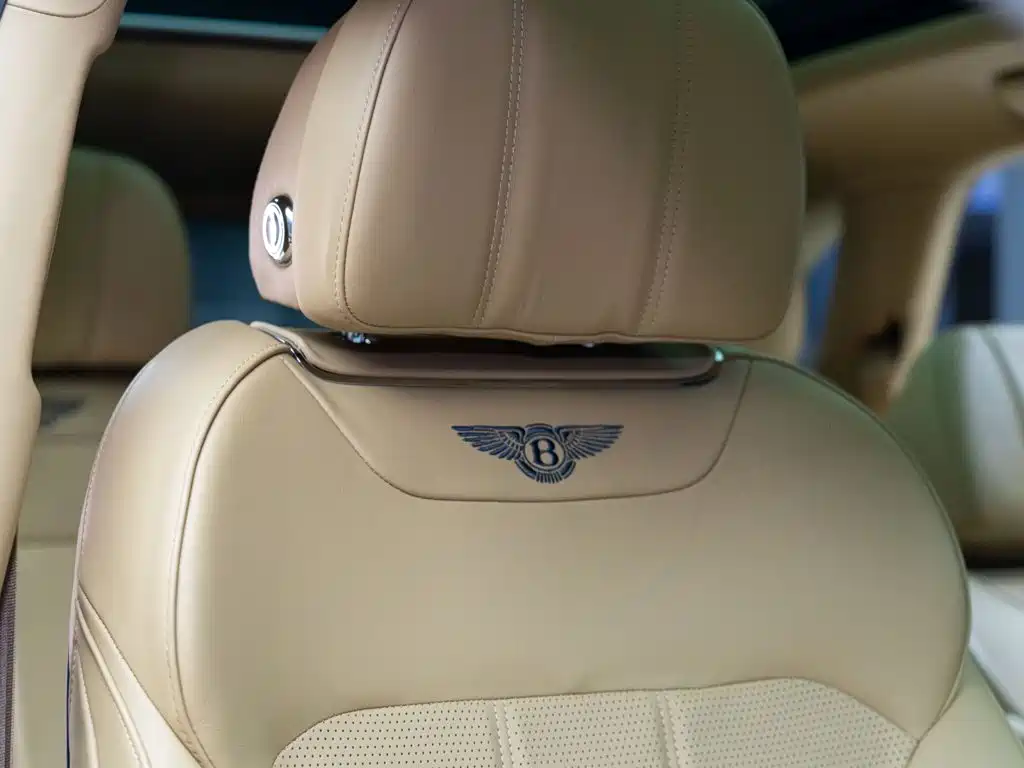 Bentley Bentayga 2020 — фото 13