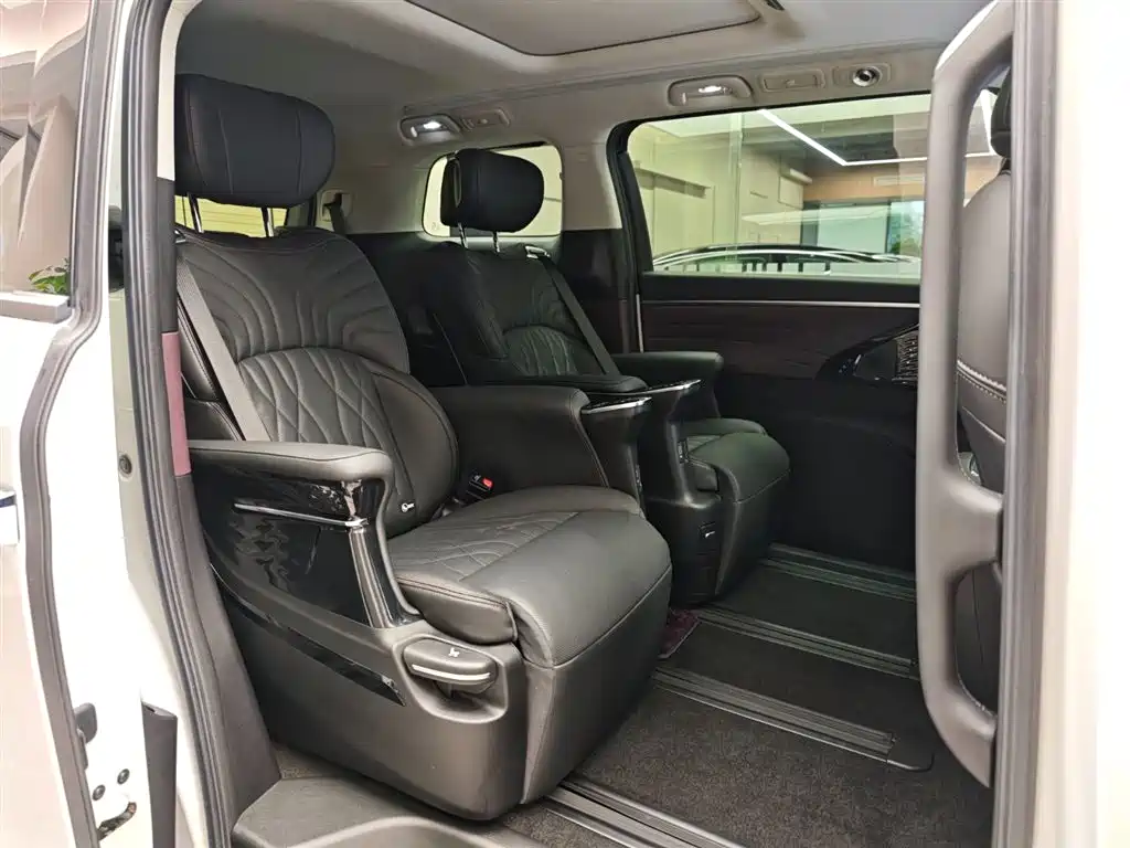 GAC Motor Trumpchi M8 2023 — фото 12