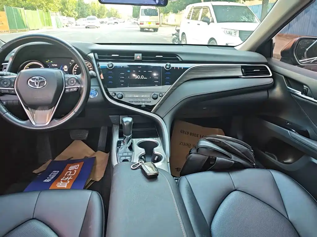 Toyota Camry 2020 — фото 13