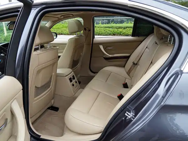 BMW 3 Series 2009