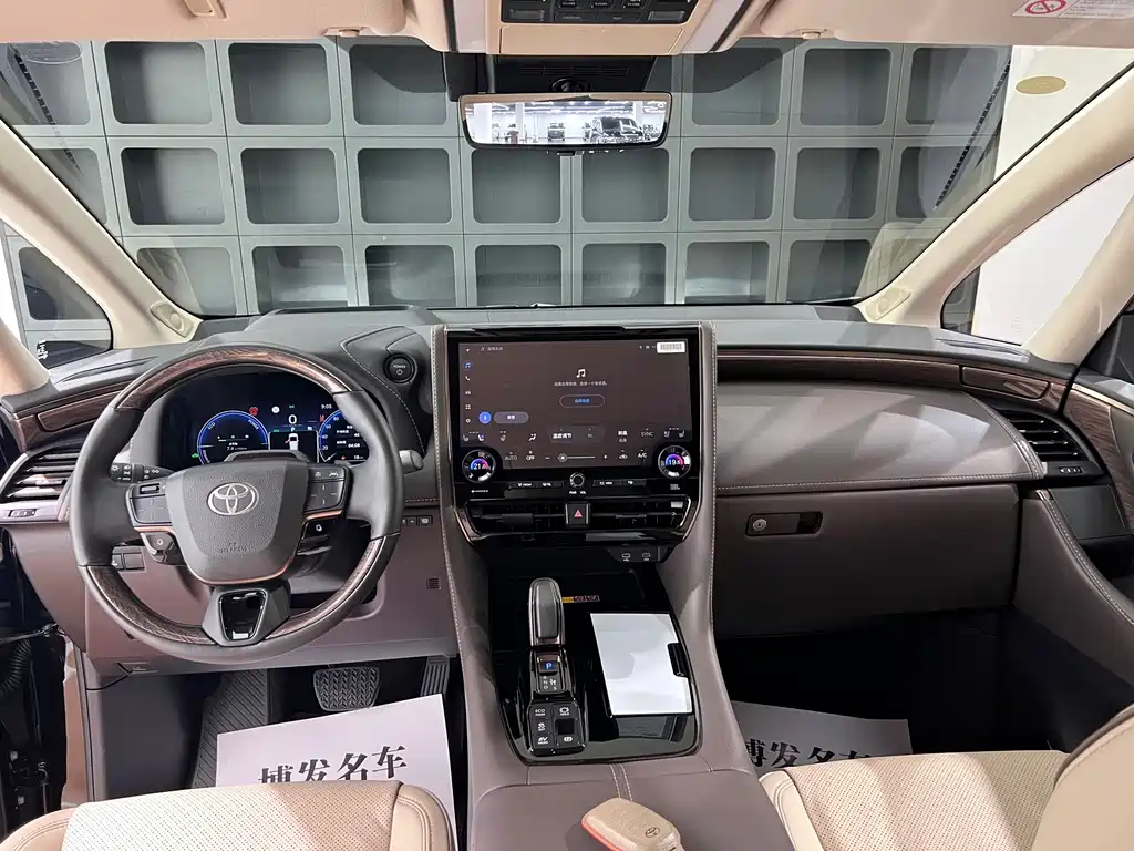 Toyota Alphard 2025 — фото 28