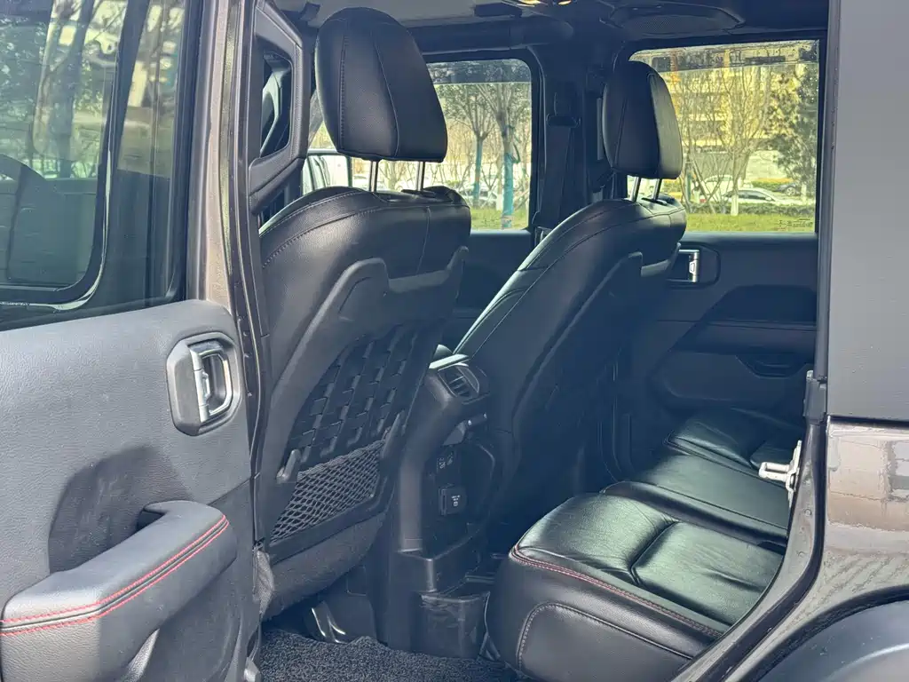 Jeep Wrangler 2021 — фото 13