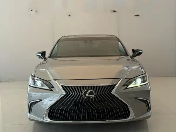 Lexus ES 2021