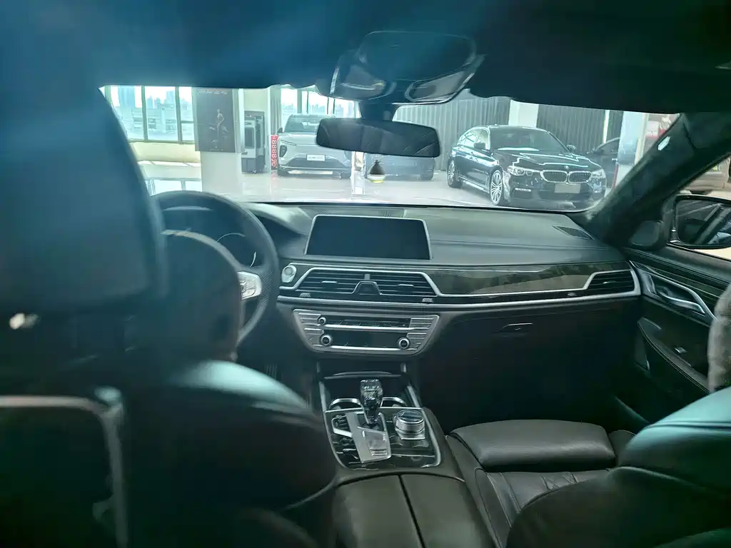 BMW 7 Series 2019 — фото 9