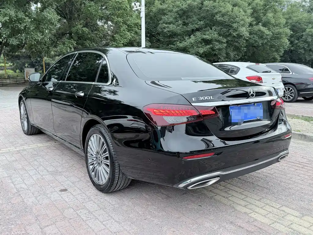 Mercedes-Benz E-Class 2023 — фото 17